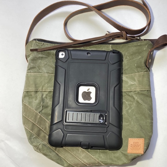 Pip Robins Crossbody - Picture 7 of 8